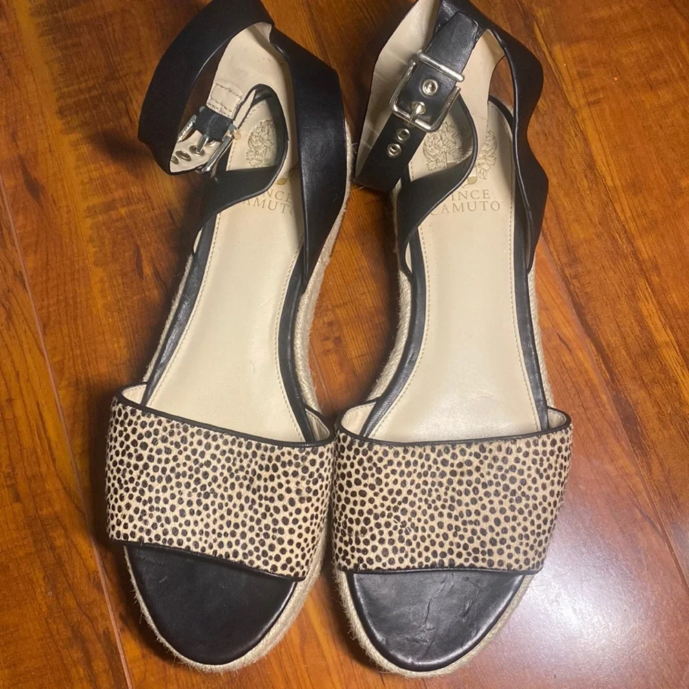 Pre-Owned VINCE CAMUTO KATHALIA PLATFORM ESPADRILLE LEOPARD PRINT SHOES